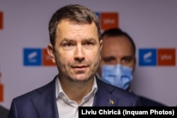 Stilul dur al lui Cătălin Drulă nu a crescut intenția de vot pentru USR, chiar dacă a criticat colaborarea PNL - PSD, pe președintele Iohannis sau implicarea serviciilor secrete în politică. Luptele interne, plecarea lui Dacian Cioloș din partid și a unor europarlamentari și parlamentari a lăsat urme.