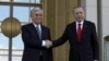 Президент Турции Реджеп Тайип Эрдоган принимает президента Казахстана Касым-Жомарта Токаева. Май 2022 года. Анкара и Нур-Султан назвали это визит знаменующим новую эру двусторонних отношений
