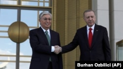Президенты Казахстана и Турции Касым-Жомарт Токаев и Реджеп Эрдоган