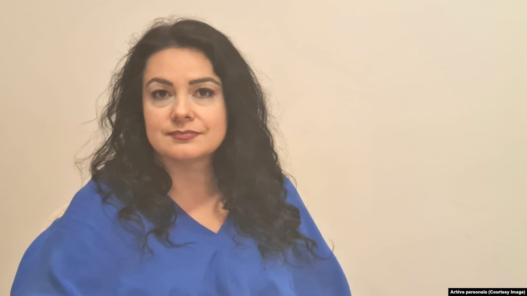 Carmen Oprea este psiholog specialist în adicții și lucrează în cadrul Agenției Naționale Antidrog încă din 2005. Specialiștii agenției pot oferi atât consiliere în prevenție cât și asistență și consiliere psihologică.