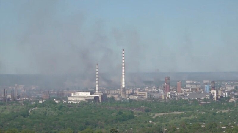Požar u hemijskoj fabrici u Sjeverodonjecku uslijed ruskog granatiranja 
