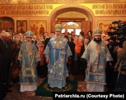 РПЦ-სა და РПЦЗ-ს შორის კანონიკური ურთიერთობის აღდგენის დღესასწაულთან დაკავშირებული წირვა 2007 წლის 4 ნოემბერს. მარცხნივ: ბერლინის მიტროპოლიტი მარკოზი.