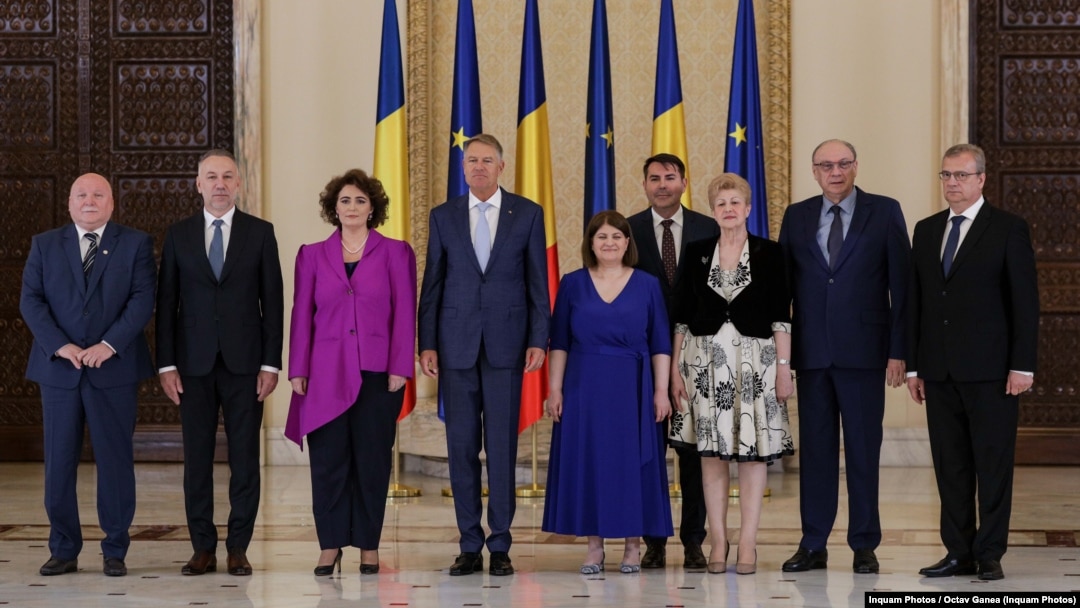 Președintele Klaus Iohannis a promulgat legea pensiilor speciale care păstrează aproape neatinse privilegiile magistraților. Un umăr a pus și Curtea Constituțională.