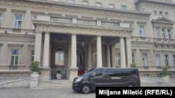 Policija ispred Gradske skupštine u Beogradu