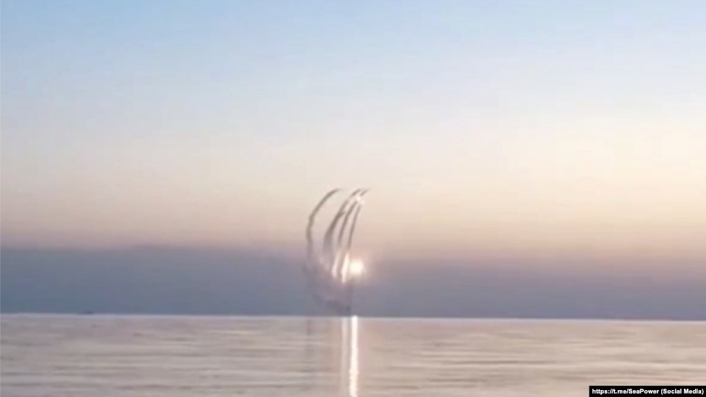 В акваторії Чорного моря перебувають чотири російські ракетоносії 