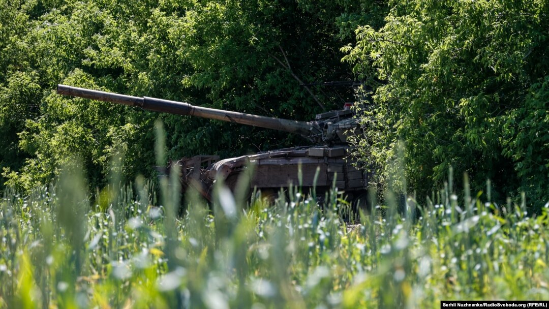 Українські військові продовжують утримувати лінію оборони на одній з ділянок фронту на Донеччині