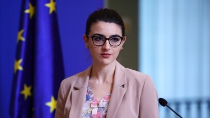 Български политици анализатори политолози и членове на службите са получавали