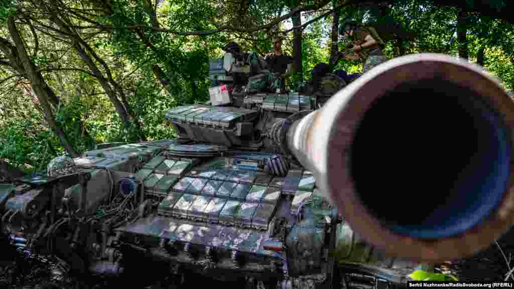 Танк Збройних сил України на бойових позиціях. Донецька область, червень 2022 року