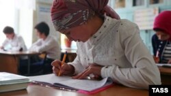 Урок в школе в Дагестане, иллюстративное фото