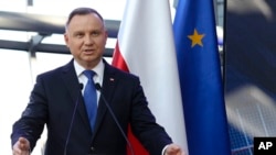 Preşedintele polonez Andrzej Duda, care a acuzat executivul comunitar că nu a respectat înţelegerea de a debloca PNRR în schimbul desfiinţării camerei disciplinare pentru judecători.
