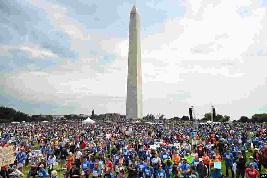 Szigorúbb fegyvertartási törvényekért tüntett több ezer ember Washington DC-ben