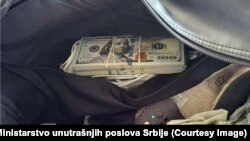 Novac zaplenjen tokom hapšenja bivšeg generala Službe bezbednosti Ukrajine (SBU) Andrija Naumova na graničnom prelazu Srbije sa Severnom Makedonijom, 8. jun 2022.