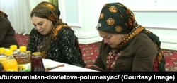 The Turkmen president's aunts, Gulnabat Dovletova (left) and Durdynabat Dovletova