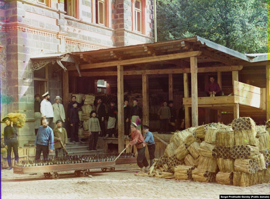 Borjomi ’s first bottling factory, photographed in the early 1900s