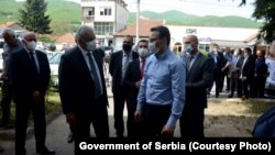 Petar Petković, direktor kosovske kancelarije u Vladi Srbije, tokom posete Leposaviću, jednoj od četiri opštine na severu Kosova sa srpskom većinom, 24. maja 2021.