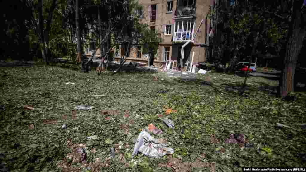 Поврежденный жилой дом в результате обстрела российской армией. Бахмут, 13 июня 2022 года