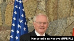 Американскиот амбасадор во Белград Кристофер Хил