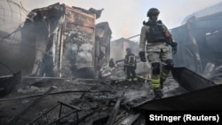 Рятувальники на місці одного з попередніх ударів РФ по Запоріжжю, 26 вересня 2026 року