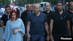 Armenia - Former Armenian President Robert Kocharian (center) participates in an opposition rally in Yerevan, June 14, 2022.