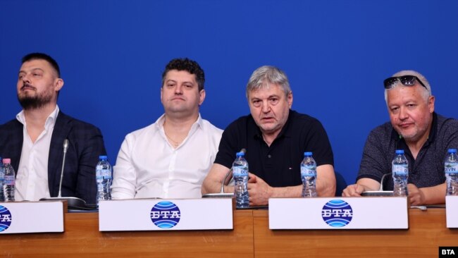 Николай Бареков, Петьо П. Блъсков, Петьо Блъсков и Недялко Недялков на представянето на инициативен комитет за връщането на хартиените бюлетини