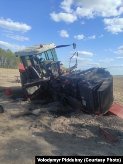 Трактор взорвался на мине, обрабатывая поле в Киевской области. Украина, 2022 год