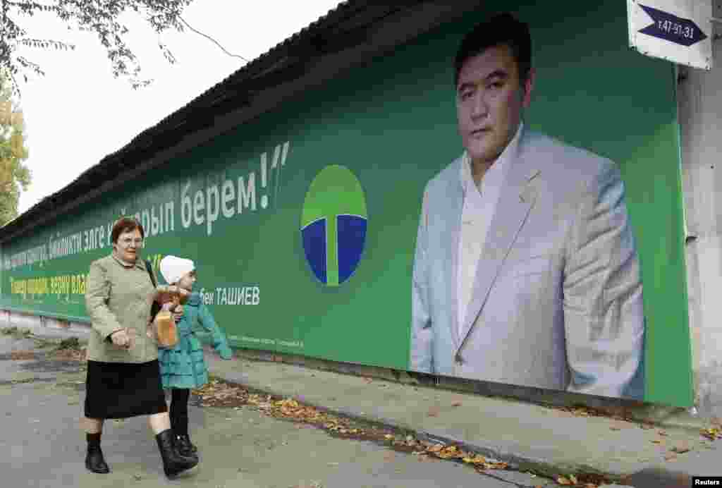 Ата-Журт” партиясынын кезексиз курултайында анын лидерлеринин ортосунда саясий карама-каршылык ажырымга жетип калганы байкалды.