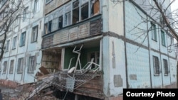 Дом в Мариуполе по адресу улица Воинов-освободителей, 90, где жила казахстанка Любовь Запевалова. Украина, март 2022 года