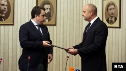 Prime Minister-designate Asen Vassilev (left) and President Rumen Radev 