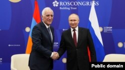 Russia - Russian President Vladimir Putin meets with his Armenian counterpart Vahagn Khachaturian, Saint Petersburg, June 17, 2022.