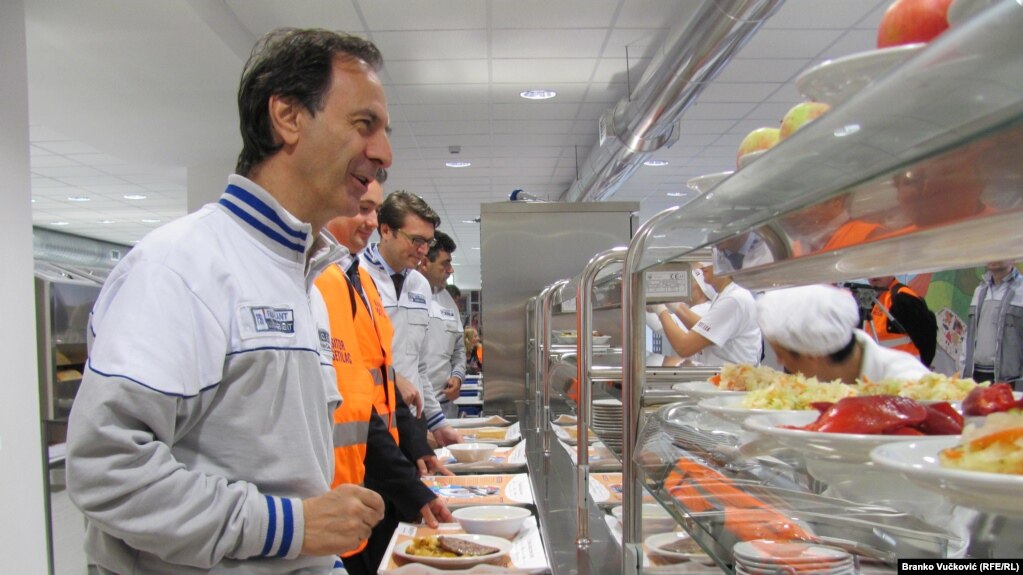 Nekadašnji generalni direktor fabrike Antonio Ćezare Ferara u fabričkom restoranu, fotografisano 2012.