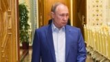 Владимир Путин, раисҷумҳури Русия, дар ҷараёни яке аз сафарҳояш дар Душанбе