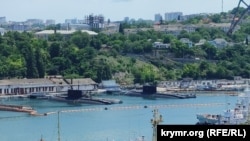 Два підводні човни проєкту 636.3 «Варшав’янка» у Південній бухті Севастополя