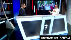 Ишхан Сагателян (справа) дает интервью в студии Азатутюн ТВ. 