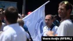 Protest radnika kragujevačkog Fijata u Beogradu 22. juna kada su blokirali autoput nezadovoljni socijalnim programom koji su im ponudili Vlada Srbije i kompanija Stelantis