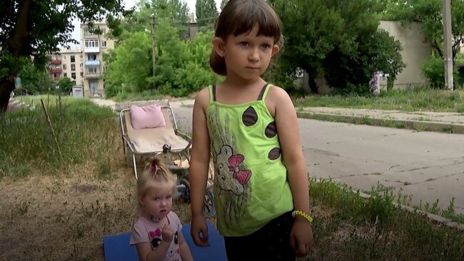 Last Road From Lysychansk: Thousands Urged To Evacuate Ukrainian City