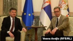 Specijalni predstavnik EU za dijalog između Beograda i Prištine Miroslav Lajčak (levo) na sastanku sa predsednikom Srbije Aleksandrom Vučićem (desno) 29. juna u Beogradu. 