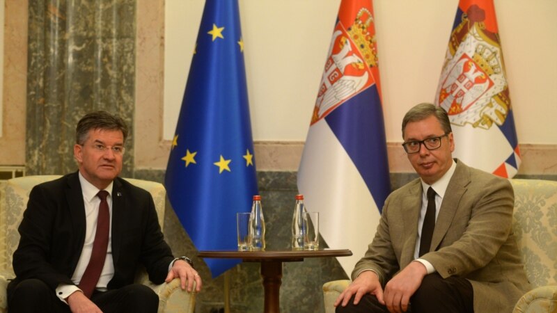 Вучиќ - Србија е подготвена за дијалог, но косовската страна не е