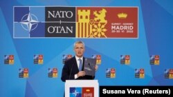 Secretarul general NATO, Jens Stoltenberg, prezentând noua strategie pe zece ani a Alianței Nord-Atlantice la summit-ul de la Madrid, 29 iunie 2022.