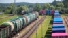 Товарни влакове от Калининград стоят на граничната жп гара в Кибартай, на около 200 км западно от столицата Вилнюс, след решението да бъде спрян транзитът им.