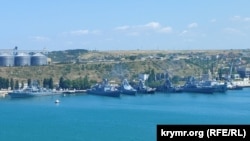 У Куриной пристани в Севастопольской бухте пришвартованы два корабля-носителя крылатых ракет
