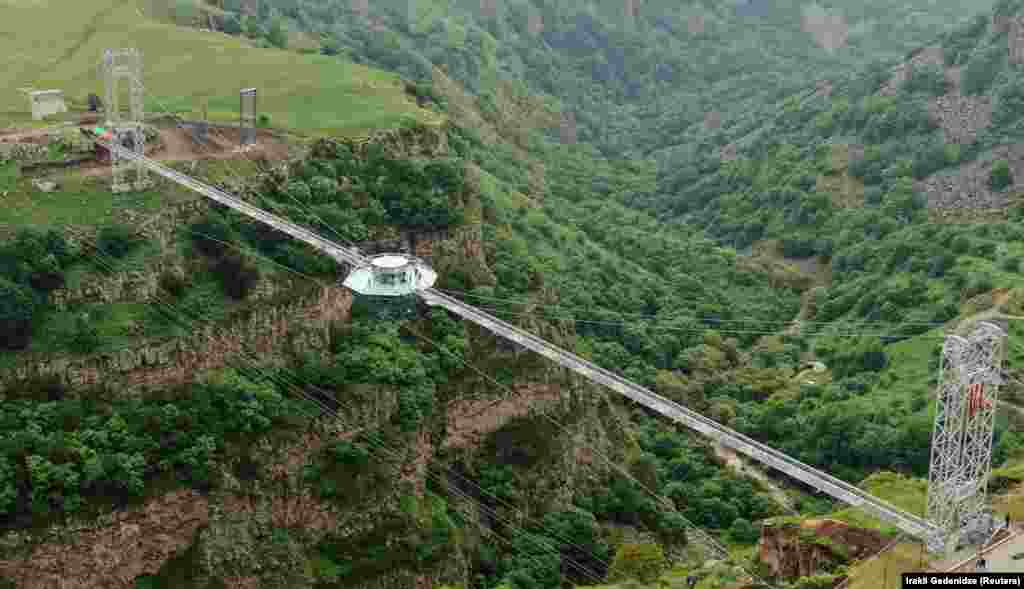 A Dasbasi-kanyon felett átívelő hidat június 14-én adta át Irakli Gharibashvili miniszterelnök