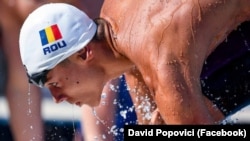 La doar 17 ani, David Popovici doboară recorduri după recorduri.