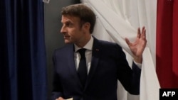 Ֆրանսիայի նախագահ Էմանյուել Մակրոնը խորհրդարանական ընտրությունների երկրորդ փուլում քվեարկության ժամանակ, Փարիզ, 19-ը հունիսի, 2022թ.