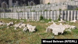 Porušeni spomenici na Partizanskom spomen-groblju, Mostar, 16. jun 2022. godine