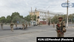 Военные на улицах Нукуса, июль 2022 года.