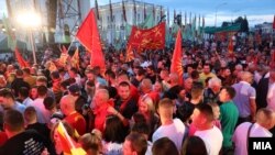 На протест на ВМРО-ДПМНЕ в Скопие в събота се събраха десетки хиляди души.