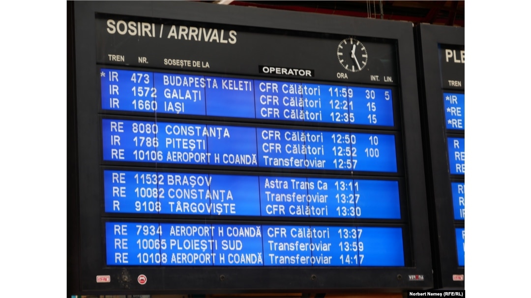 Într-o zi de vară, în jurul prânzului, 5 trenuri au înregistrat întârzieri de până la 100 de minute. Unul dintre trenuri, o legătură internațională între Budapesta și București, avea urma să sosească în Gara de Nord cu jumătate de oră mai târziu decât ora programată.