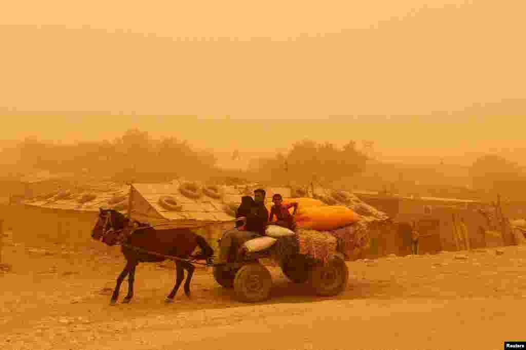 Irak a klímaváltozás hatásainak egyik legjobban kitett ország a régióban, emiatt egyedi környezeti kihívásokkal küzd &ndash; állapította meg egy ENSZ-elemzés. &bdquo;A fokozódó környezeti pusztítás és az egyre gyakoribbá és intenzívebbé váló szélsőséges időjárási események, különösen a por- és homokviharok óriási társadalmi és gazdasági károkat okoznak, és visszafogják a fejlődést a régióban&rdquo;