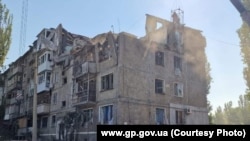 Zgrada u Mikolajevu uništena u raketiranju 29. juna 2022.