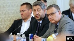 Проектът на решение, подкрепен от Комисията по външна политика, беше внесен от Христо Иванов